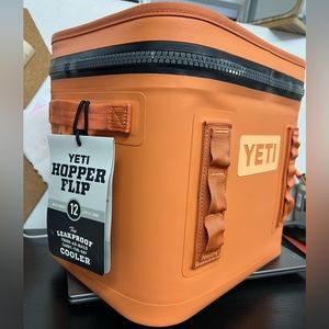 Yeti hopper flip 12. Dessert clay 11 L soft sided cooler.